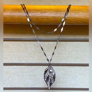 Gorgeous vintage gunmetal leaf and rhinestone detail necklace